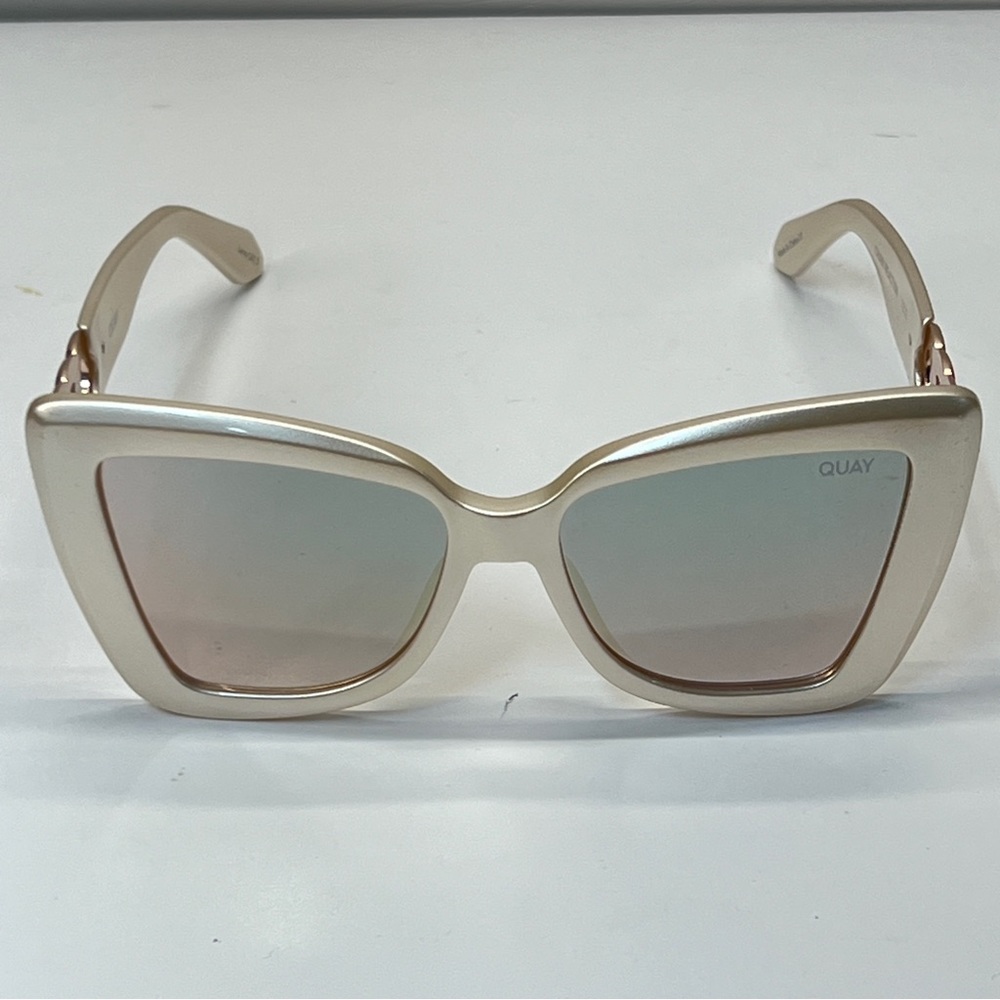 #128 New Quay Australia CHAIN REACTION Cat Eye Oversize Sunglasses Pearl Color